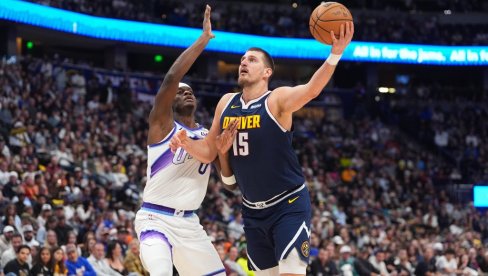 OSVEDOČENI SRBOMRZAC GLEDA I NE VERUJE! Pa, šta ovo opet uradi Nikola Jokić!?  (VIDEO)