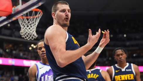 OSVEDOČENI SRBOMRZAC GLEDA I NE VERUJE! Pa, šta ovo opet uradi Nikola Jokić!?  (VIDEO)