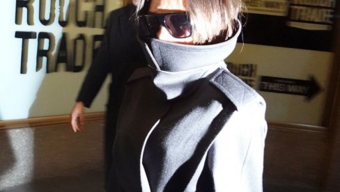 SPREMNA NA SVE DA GA ODVOJI OD PORODICE: Viktorija Bekam otišla korak dalje i pravi sve veći razdor između sina i snaje