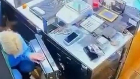 ISPLIVAO SNIMAK HAPŠENJA PLJAČKAŠA ZLATARE U NOVOM PAZARU: Pokrali nakit vredan 400.000 evra, pa se uputili u kafanu (VIDEO)