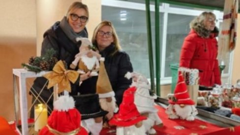 MIRIS ŠTRUDLE MAMIO GOSTE: Novogodišnji noćni bazar u Opovu okupio meštane cele opštine