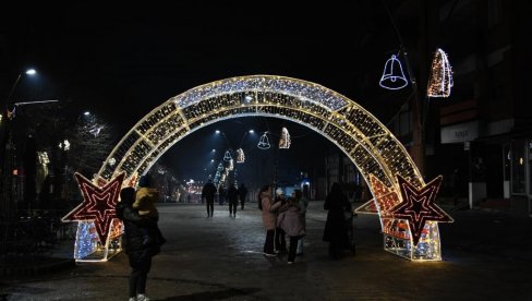 GRAD JE OKIĆEN PONOVO: Novi srpski gradonačelnik i rukovodstvo Kosovske MItrovice ponovo je vratilo stari sjaj gradu