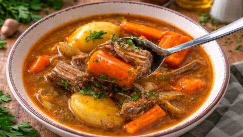 BAKIN GOVEĐI GULAŠ: Bogat i pun ukusa