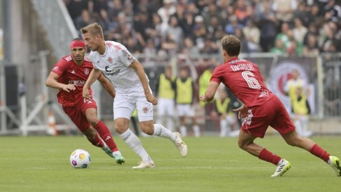 ZA LJUBITELJE BRZE ISPLATE: Goleade u prvom poluvremenu