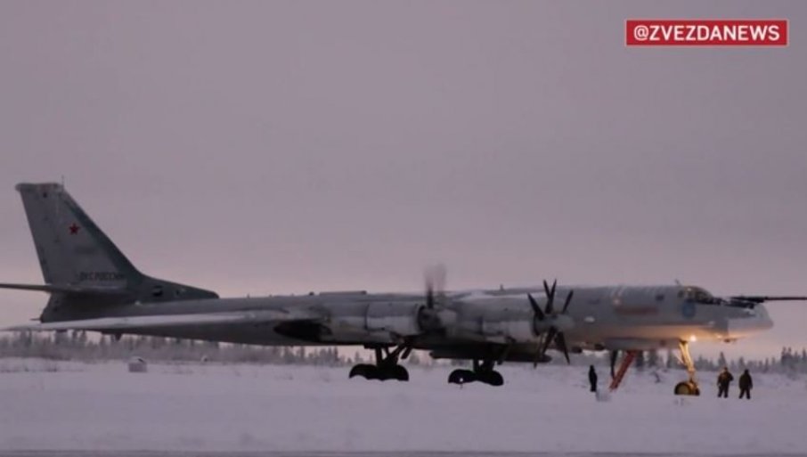 „РУСКИ МЕДВЕДИ“ ЛЕТЕЛИ НАД АРКТИКОМ: Пратили их Сухоји Ратне морнарице (ВИДЕО)