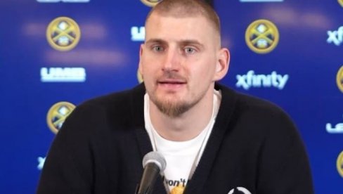 ВИДИТЕ ЈОКИЋЕВУ РЕАКЦИЈУ: Амери му опет честитали католички Божић (ВИДЕО)