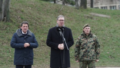 ZA TRI GODINE BIĆE IZGRAĐEN VELELEPNI OBJEKAT Vučić u kasarni Banjica: Tenzije su svuda, ne možemo isključiti mogućnost napada na Srbiju