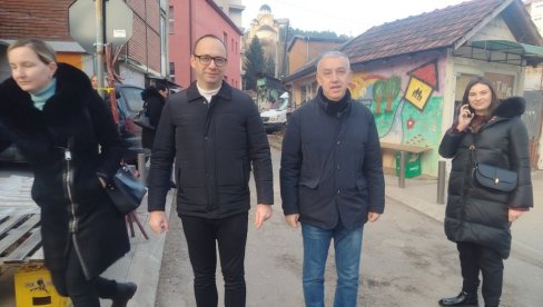 ПРЕДСТАВНИЦИ СРПСКЕ ЛИСТЕ ГЛАСАЛИ У ЈУТАРЊИМ ЧАСОВИМА: Позвали грађане да изаберу своје представнике