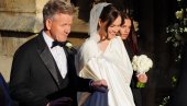 VENČANJE KOJE PRATI CELA BRITANIJA: Udala se ćerka Gordona Remzija - sve vreme krila venčanicu, a nije izostala ni porodična drama (VIDEO)