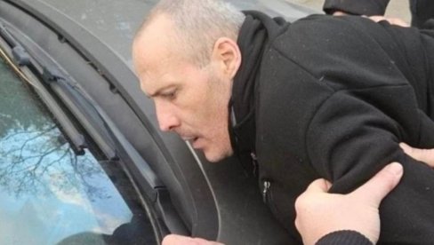 ПРВА СЛИКА УХАПШЕНОГ НАПАДАЧА СА НОВОГ БЕОГРАДА: Полицајци га ухватили у Раковици, терети се за Тешко убиство у покушају!