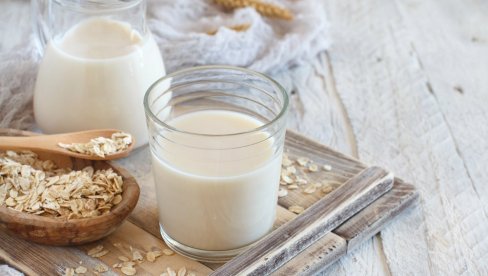 КАКО ДА САМИ НАПРАВИТЕ ДОМАЋЕ ОВСЕНО МЛЕКО? Иделно за оне који посте, а не воле кафу без млека