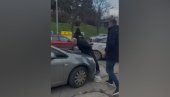 PRVI SNIMCI HAPŠENJA MUŠKARCA KOJI JE IZBO ŽENU PRED DETETOM: Zadao je devet udaraca nožem, policija ga uhapsila posle 24 sata  (VIDEO)