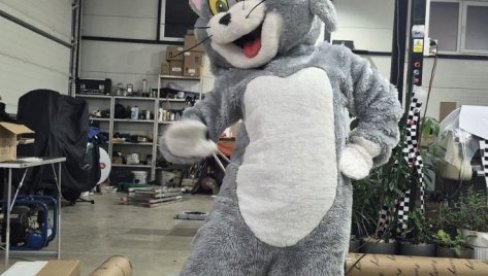 РАДОСТ ЗА МАЛИШАНЕ НА ЛЕЧЕЊУ У ЛОЗНИЧКОЈ БОЛНИЦИ: Пакетићи, анимације и играчке од Рашевића