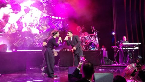 JUŽNJACI NA SCENI: Princ od Vranje prvi specijalni gost na koncertu Tropiko benda (FOTO)