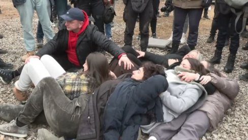 POLICIJA UPOTREBILA SILU U BOTUNU: Uhapšeni Milan Knežević i Mihailo Asanović