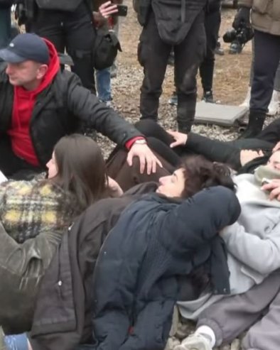 ПОЛИЦИЈА УПОТРЕБИЛА СИЛУ У БОТУНУ: Ухапшени Милан Кнежевић и Михаило Асановић