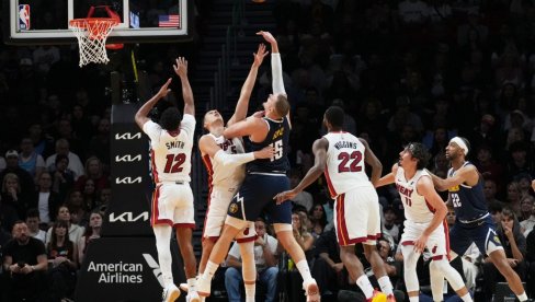 НИКОЛА ЈОКИЋ СЕ ПОВРЕДИО, А У ДЕНВЕРУ - ХАОС! Амерички новинари бесни на управу Нагетса!