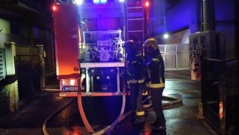 ПОЖАР У ЗГРАДИ У МАЈДАНПЕКУ: 20 особа примљено у болницу