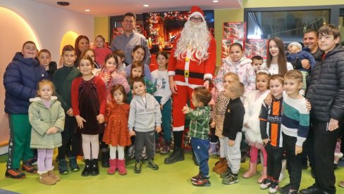 GRAD ŠABAC IZDVOJIO  14 MILIONA DINARA ZA NOVOGODIŠNJE Paketiće Darovali u gradu i selima