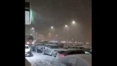 СНЕГ ОКОВАО ПОЉСКУ: Колона возила дуга 20 километара - стотине људи остале заробљене у својим аутомобилима (ВИДЕО)