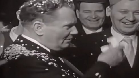 OVAKO JE IZGLEDAO DOČEK NOVE GODINE ZA VREME TITA: 31. decembar u Jugoslaviji nije mogao da prođe bez jedne stvari! (VIDEO)