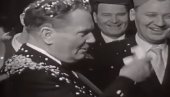 OVAKO JE IZGLEDAO DOČEK NOVE GODINE ZA VREME TITA: 31. decembar u Jugoslaviji nije mogao da prođe bez jedne stvari! (VIDEO)