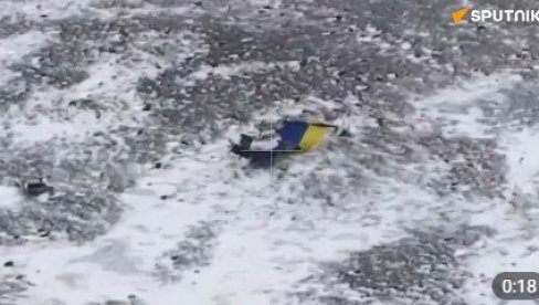 NEOBIČAN SNIMAK SA PRVE LINIJE FRONTA: Pogledajte neuspele pokušaje Kijeva da uz pomoć dronova postavi ukrajinsku zastavu (VIDEO)