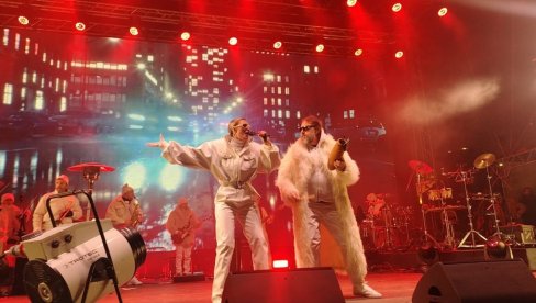 ТУ ЈЕ НАШ ДЕЛИЈА: Сенидах својим хитом уводи публику у Нову 2026. годину (ФОТО)