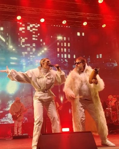 ТУ ЈЕ НАШ ДЕЛИЈА: Сенидах својим хитом уводи публику у Нову 2026. годину (ФОТО)