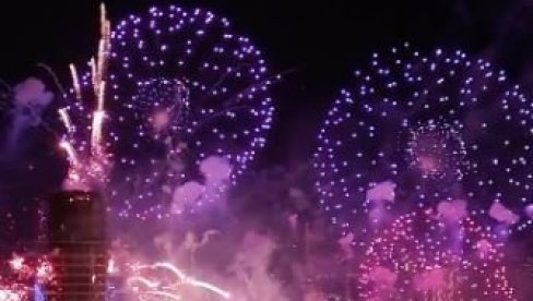 SIJALO JE NEBO IZNAD BEOGRADA U SVIM BOJAMA: Uz spektakularni vatromet stigla je 2026. - ovako je prestonica ušla u Novu godinu (VIDEO)