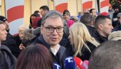 SRBIJU JE U 2025. SAČUVAO NAROD: Vučić sa građanima na novogodišnjem bazaru ispred Skupštine (FOTO/VIDEO)