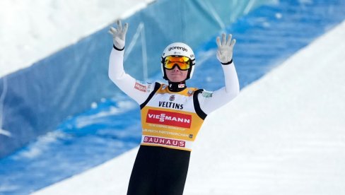 СЛОВЕНЦУ СЕ СМЕШИ ЗЛАТНИ ОРАО: Домен Превц доминира у ски скоковима