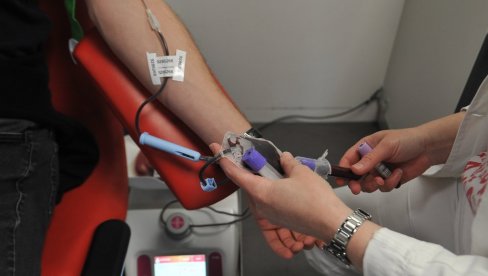 НОВА ГОДИНА ПОЧИЊЕ ДОБРИМ ДЕЛИМА : Први радни дан Завода за трансфузију крви Војводине у знаку хуманости