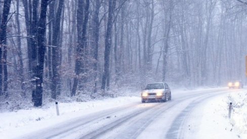 ОГЛАСИЛО СЕ ЈП ПУТЕВИ СРБИЈЕ: Где и колико има снега на коловозу