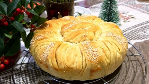 БОЖИЋНА ПОГАЧА ЗА ПОЧЕТНИКЕ: Једноставан и брз рецепт (ВИДЕО)