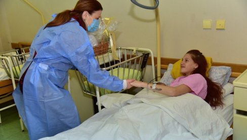 RODE POSETILE I ĆUPRIJSKO PORODILIŠTE: Prvu bebu rodila Silvija Urošević (FOTO)