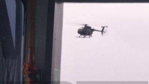 DRAMA NA VRHUNCU, DESANT IZ HELIKOPTERA: Amerika pokušava da zapleni tanker pod ruskom zastavom u Atlantiku! (FOTO)
