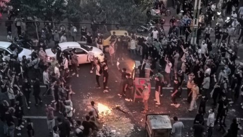 ПОЧЕО ЈЕ ОТВОРЕН РАТ У ИРАНУ: Осванула Трампова улица, побуњеници повукли шок потез против власти