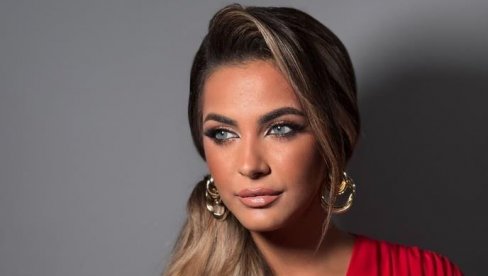 ПОВРАТАК ЗВЕЗДЕ ГРАНДА: Певачица препевала хит Здравка Чолића у народњачку двојку (ФОТО)