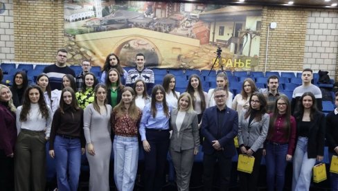 НАГРАЂЕНИ НАЈБОЉИ СТУДЕНТИ У ВРАЊУ: Пријем у Скупштини града