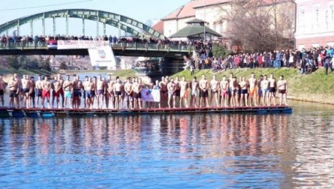 ПОЧЕЛЕ ПРИЈАВЕ ЗА ПЛИВАЊЕ ЗА ЧАСНИ КРСТ: Већ седамнаест година се организује у Зрењанину