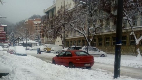 ВАНРЕДНА СИТУАЦИЈА У МАЈДАНПЕКУ: Због ледене кише Мајданпечани без струје
