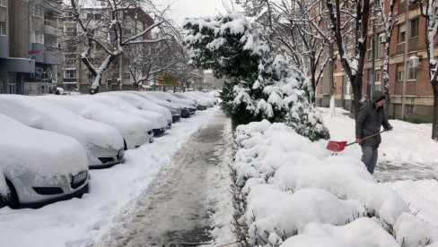 СУТРА НАС ОЧЕНУЈЕ ЛЕДЕНИ ДАН: РХМЗ се хитно огласио - и слаб снег ће се ледити на тлу