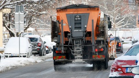 ОВО ЈЕ СПИСАК ДЕОНИЦА НА КОЈИМА ИМА СНЕГА, ПОЛЕДИЦЕ, МАГЛЕ И ОДРОНА: Препоручује се опрез у вожњи
