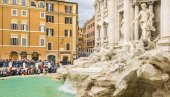 ŠOK SNIMAK IZ RIMA: Turisti besni zbog onoga što se desilo kod popularne fontane (VIDEO)