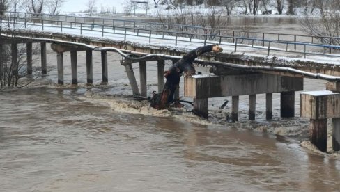 КАНЦЕЛАРИЈА ЗА КОСОВО И МЕТОХИЈУ О ПОПЛАВАМА НА КИМ: Пратимо стање, пружићемо помоћ домаћинствима
