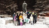 КЕЈОМ УЗ ЦРНИЦУ: Божићна шетња параћинских планинара (ФОТО)