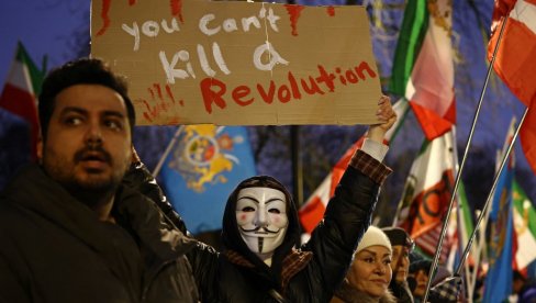 ESKALACIJA PROTESTA U IRANU NA VRHUNCU BBC tvrdi: Građani dobili preteće SMS poruke