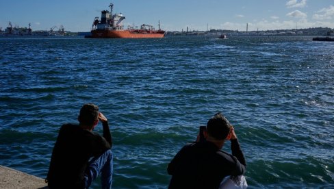 ВЕНЕЦУЕЛАНСКА НАФТА КРЕНУЛА У САД: Танкер Глориа Марис превози око милион барела нафте