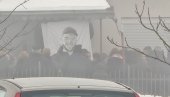 SAHRANA SRPSKOG HEROJA STEFANA IVANOVIĆA: Najbliži se okupili da mu odaju počast (FOTO/VIDEO)